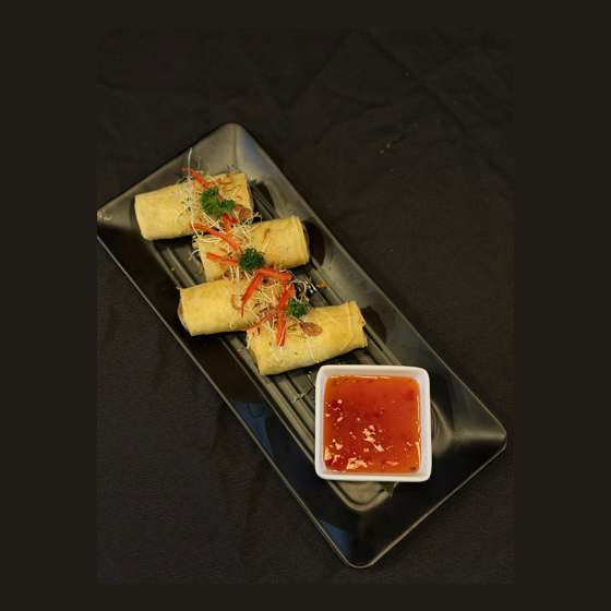 Golden fried spring rolls with sweet chilli sauce