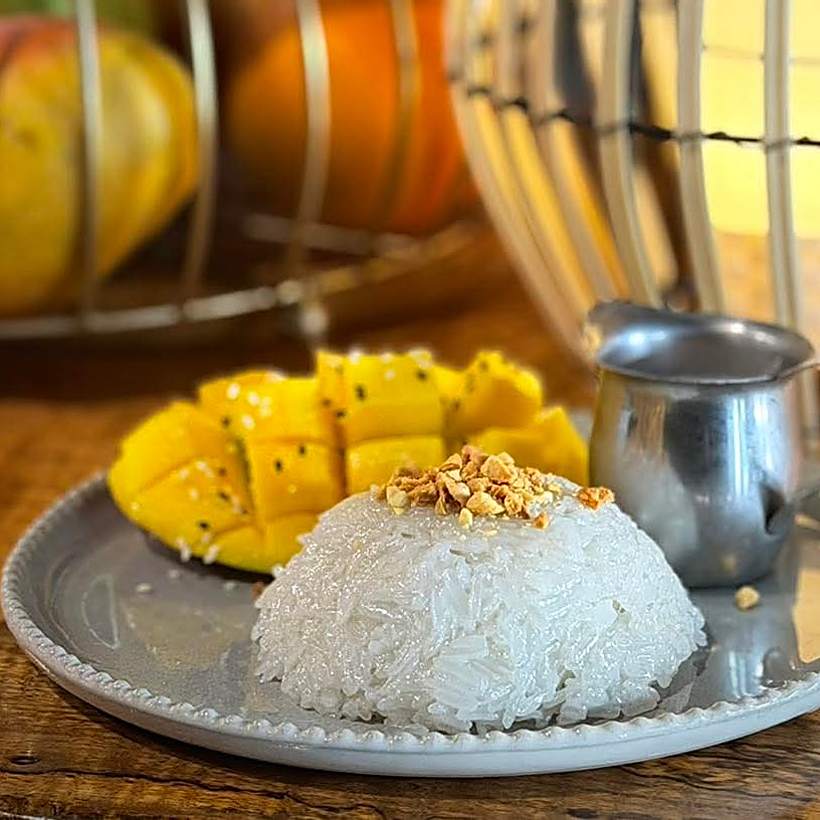 Mango sticky rice dessert at Golden Sukhothai